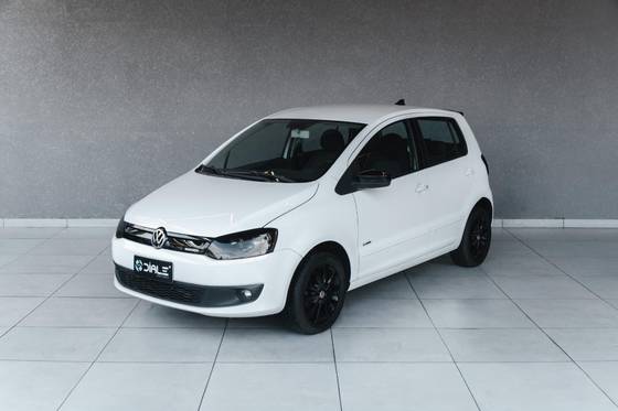 VOLKSWAGEN FOX 1.6 MI HIGHLINE 8V FLEX 4P MANUAL VOLKSWAGEN FOX 1.6 MI HIGHLINE 8V FLEX 4P MANUAL